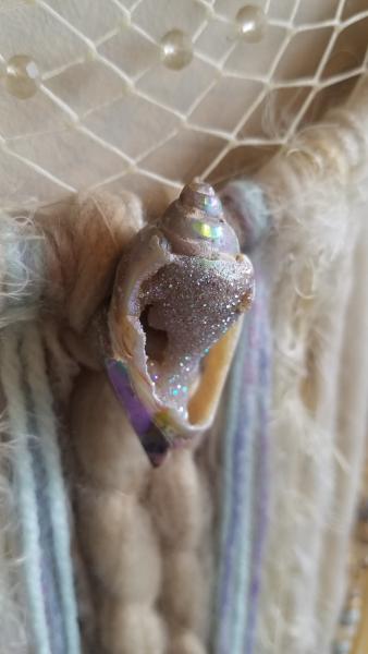 wheat + cream + Drzy Crystal Shell + Labradorite large dream catcher (sku 529) picture