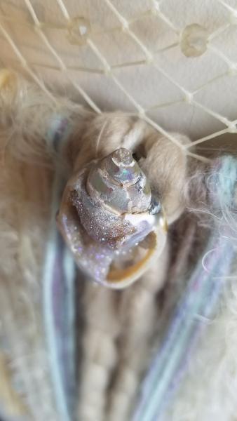 wheat + cream + Drzy Crystal Shell + Labradorite large dream catcher (sku 529) picture