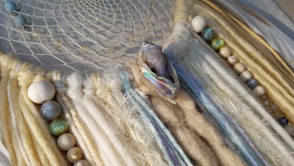 wheat + cream + Drzy Crystal Shell + Labradorite large dream catcher (sku 529) picture