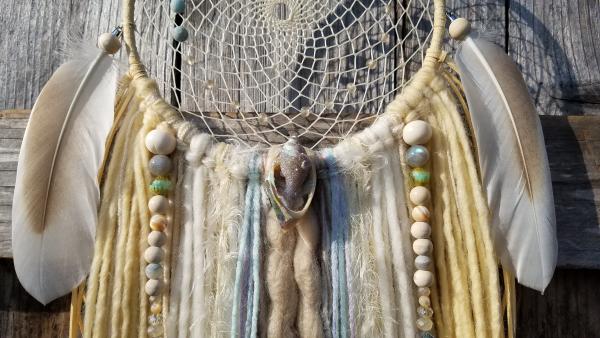 wheat + cream + Drzy Crystal Shell + Labradorite large dream catcher (sku 529) picture