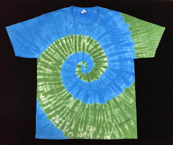 Size Large Our Beautiful Planet Spiral Classic Tee