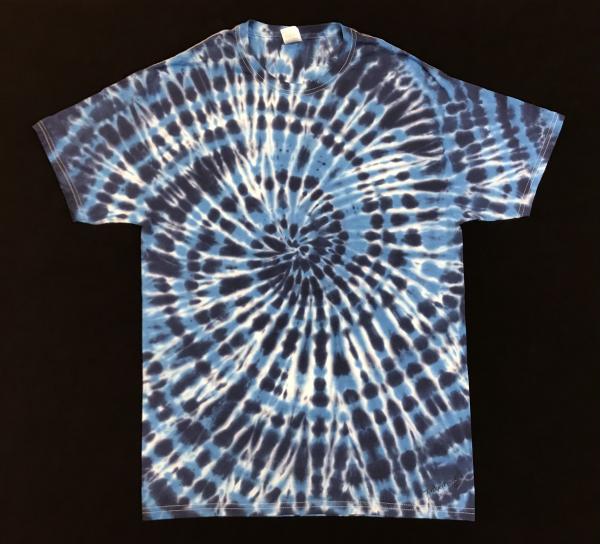 Size Medium Baby Blue and Indigo Spiral Classic Tee