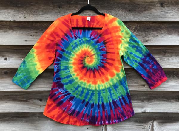 Size XL Rainbow Spiral 3-Quarter Sleeve Scoop Top picture