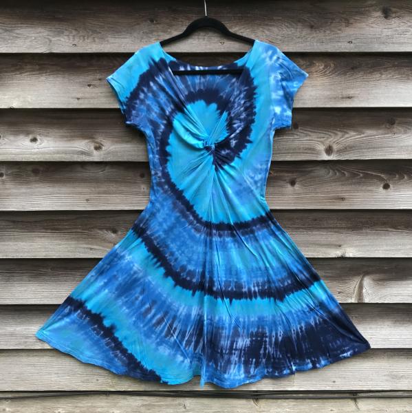 SIZE LARGE Multi-Blue Spiral Twisted Front Dress picture