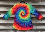 Size Medium  Rainbow Spiral 3-Quarter Sleeve Scoop Top