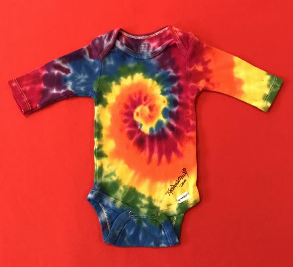 Size NEWBORN Rainbow Spiral Longsleeve Onesie