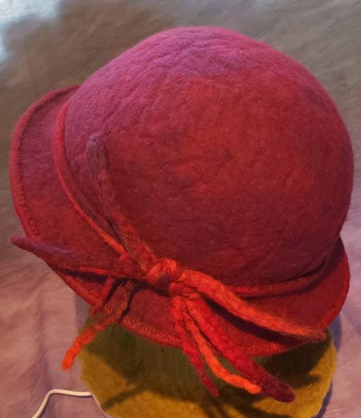 Brick Red/Magenta Blend Cloche