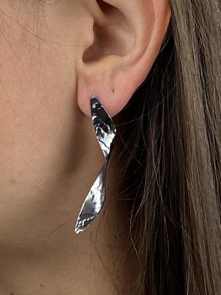 Opposites in Oxydized Silver
