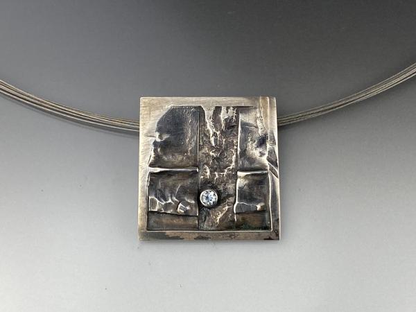 Modern sculpted pendant with Topaz