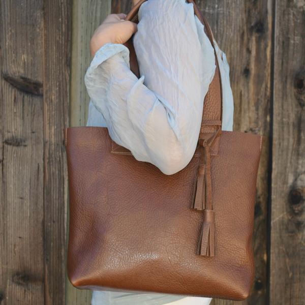 Large Shoulder bag, Brown leather (zipper)