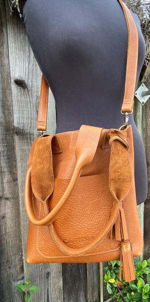 Shoulder bag AND a crossbody, Tan leather picture