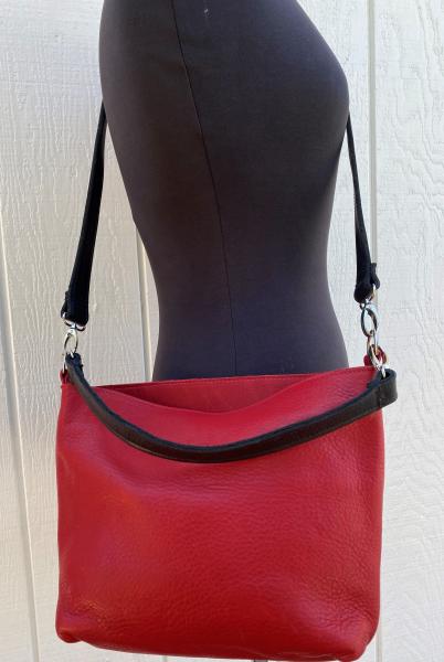 Crossbody & shoulder bag, Red leather with 2 black straps (zipper) picture