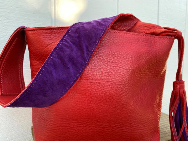 Small shoulder bag, Red leather lined with purple suede (w/zipper)