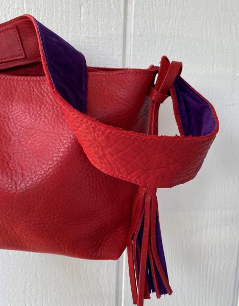 Small shoulder bag, Red leather lined with purple suede (w/zipper) picture