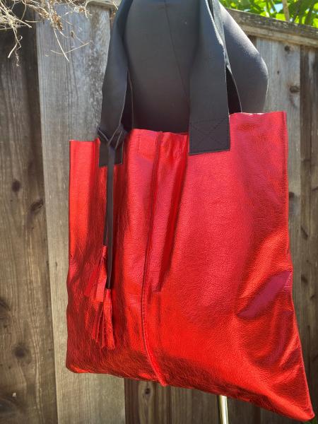 Tote, Metallic red leather with black straps