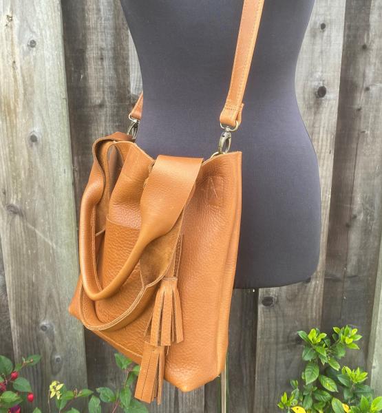 Shoulder bag AND a crossbody, Tan leather picture