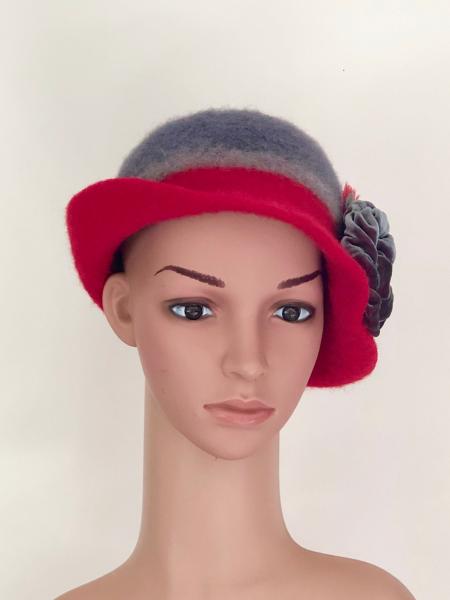 Cloche with Flower Pin, Red/silver picture