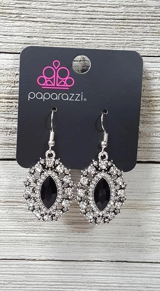 Paparazzi Accessories Long May She Reign - Black picture
