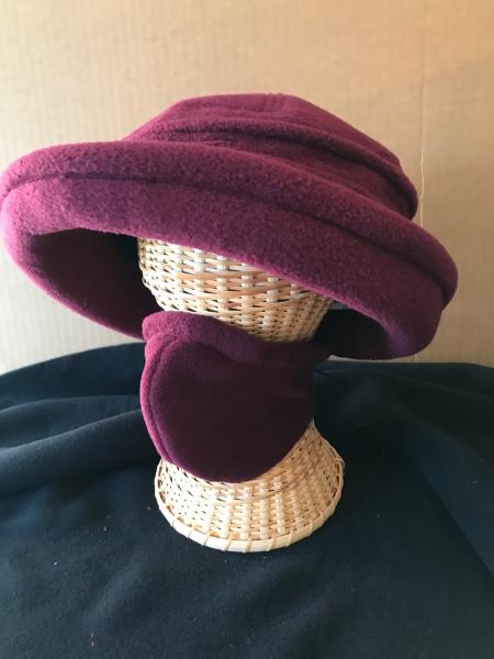 Burgundy brimmed hat picture