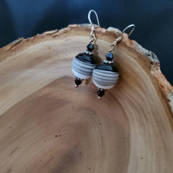 Black, gray, white ombre earring