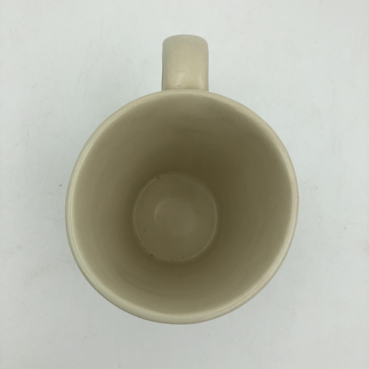 Black and white Mug with Ginkgo Leaves picture