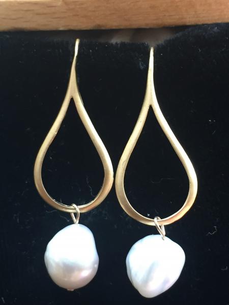 Gold Teardrop Earring with Pearl picture