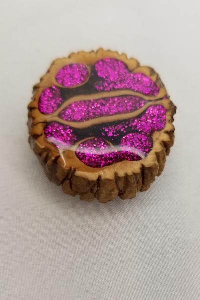 Black walnut magnet-magenta