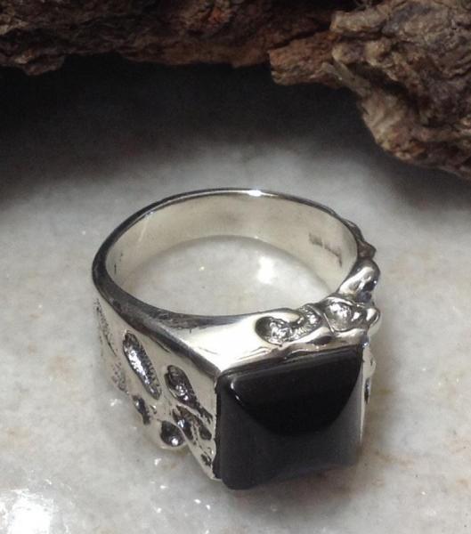 Onyx and silver gents ring picture