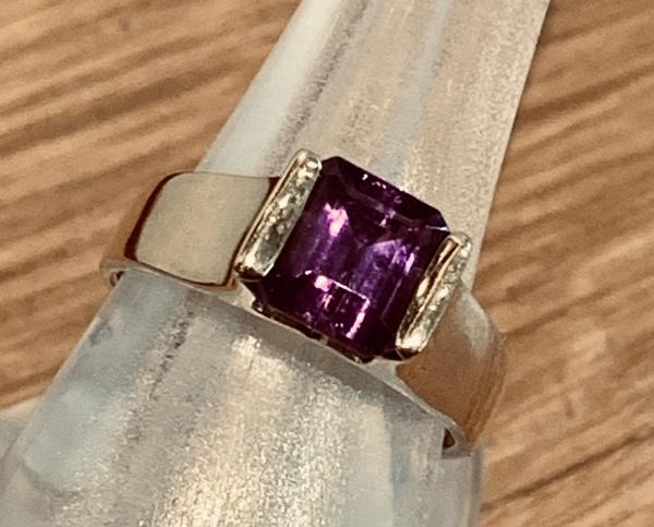 Square cut AA Ametnyst Ring picture