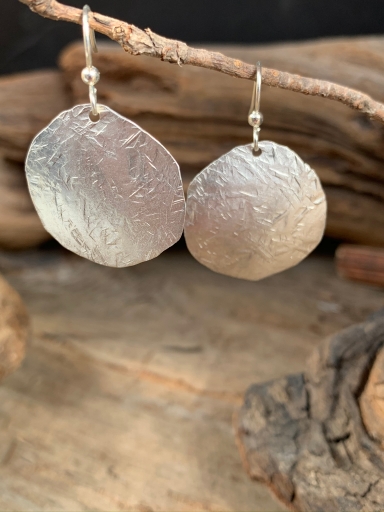Hammered texture 1" disc earring sterling picture