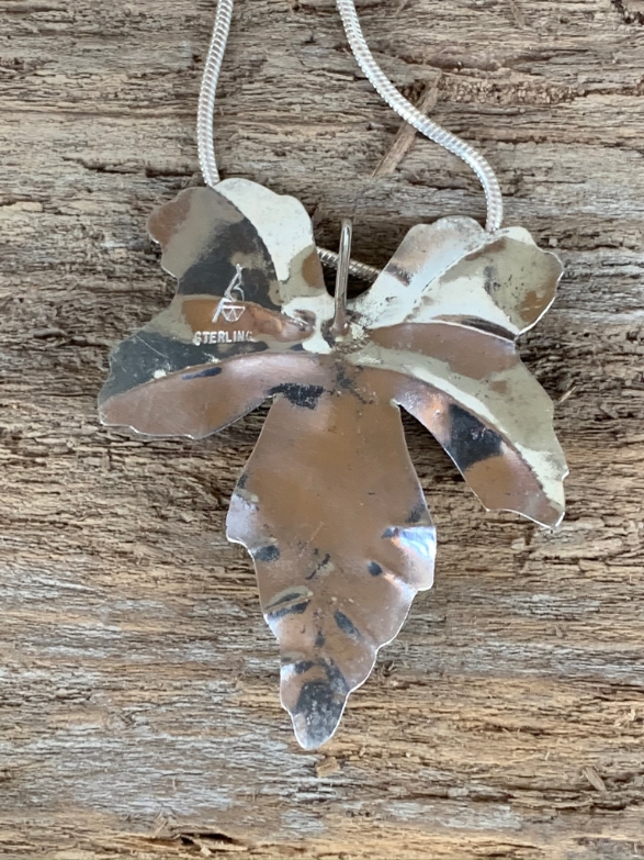 Grape leaf Pendant with a Oregon Sun Stone picture