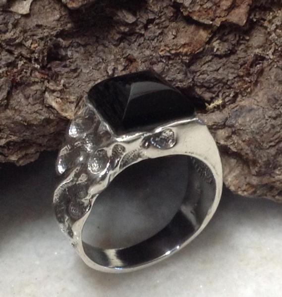 Onyx and silver gents ring picture