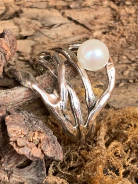 Seaweed ring cast in solid Sterling Silver with black button pearl picture