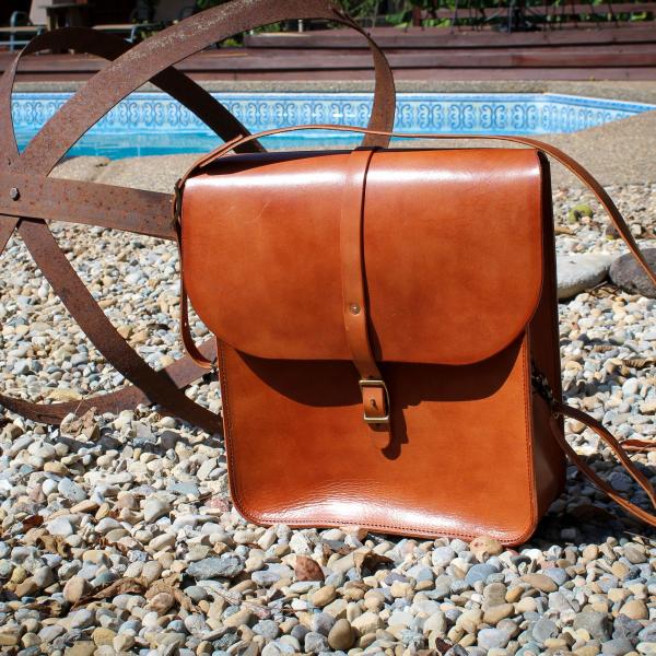 Daveiss Satchel - Saddle picture