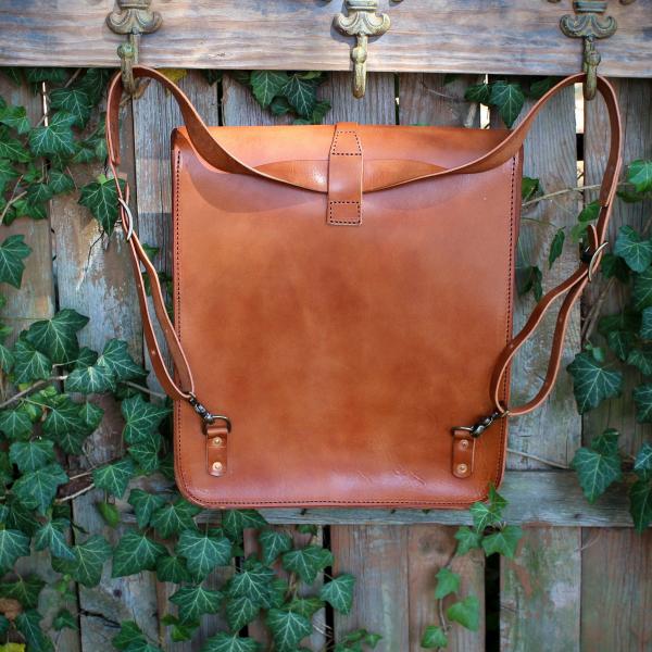 Daveiss Satchel - Saddle picture