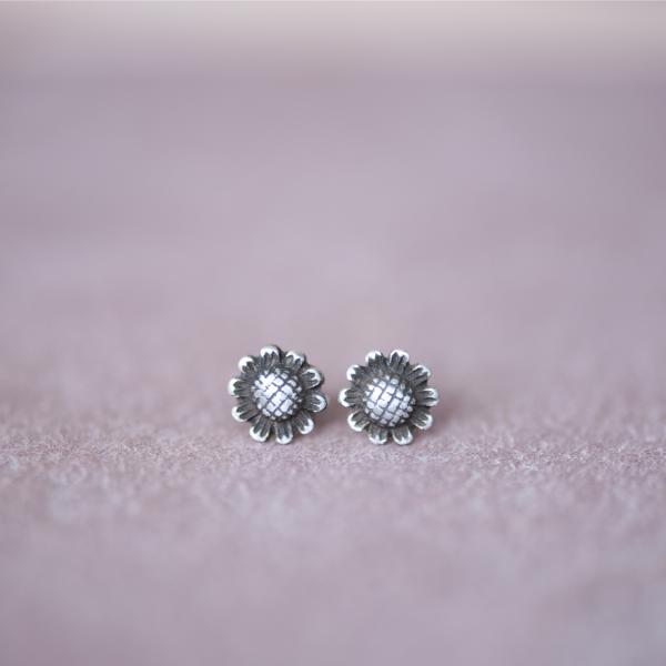 Sterling Silver Daisy Stud Earrings picture