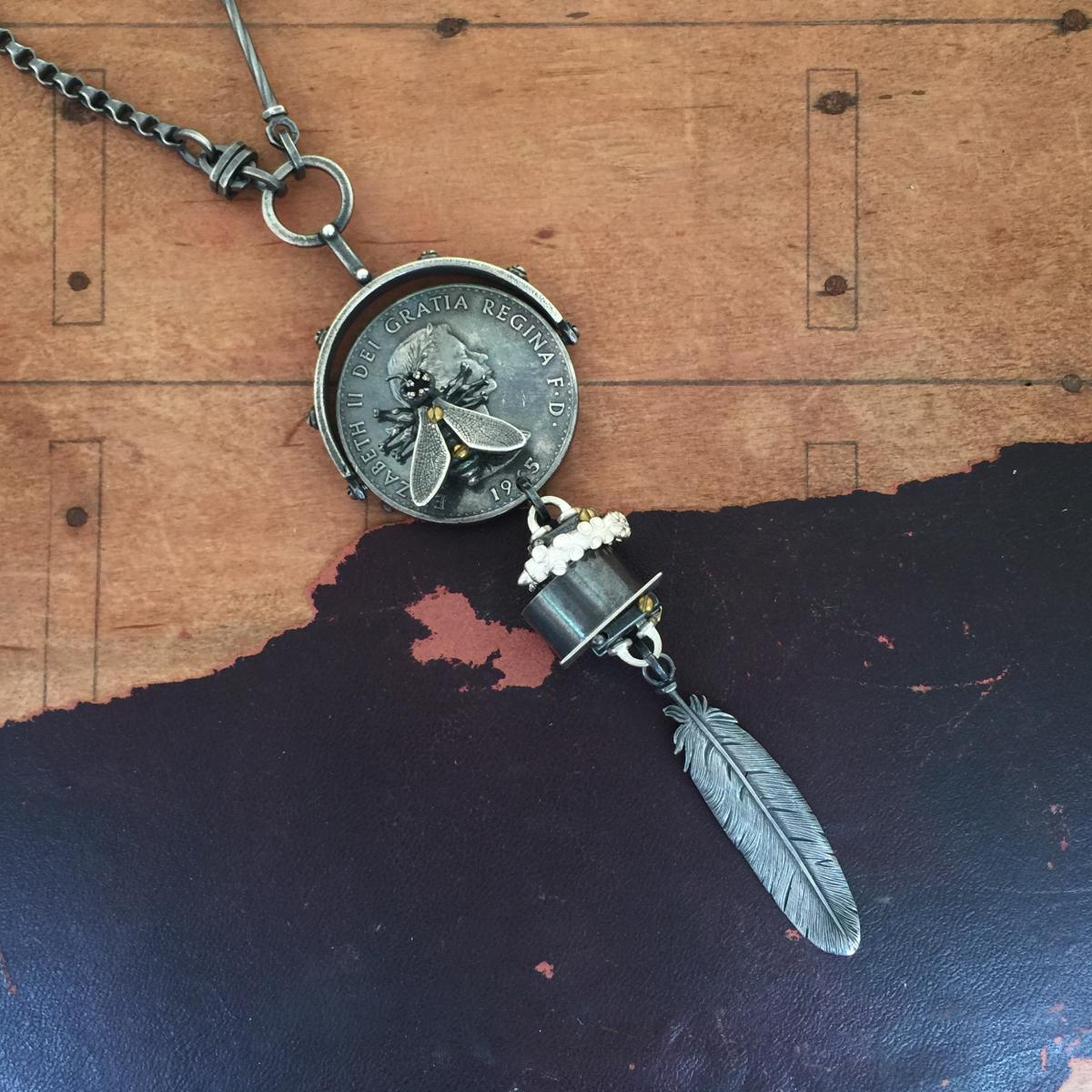 Queen Bee Cluster Necklace picture