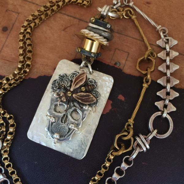 Frida Skull Cluster Necklace with Honeybee picture