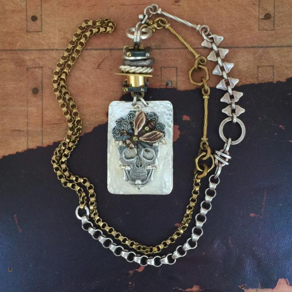 Frida Skull Cluster Necklace with Honeybee picture