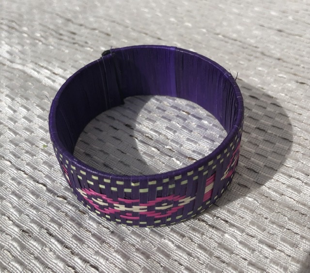 Medium Purple color Caña Flecha Bracelet picture