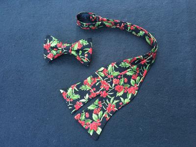 Glitter Holly Leaves & Berries Bow Tie