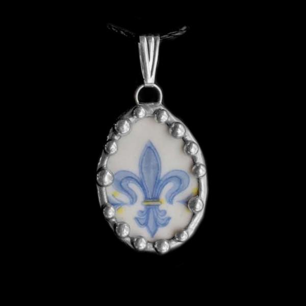 Fleur de Lis Plate Shard Pendant picture