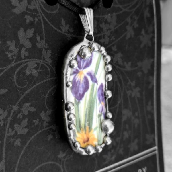 Iris Cup Shard Pendant picture