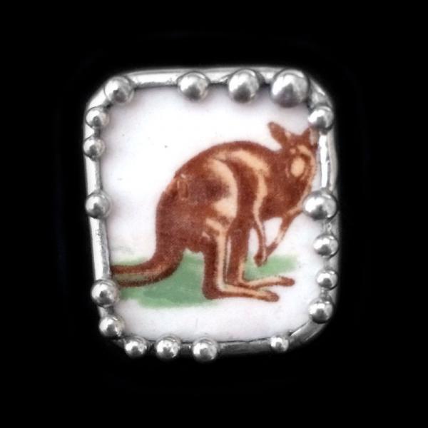 1920s Kangaroo Children's Plate Shard Pin/Pendant picture