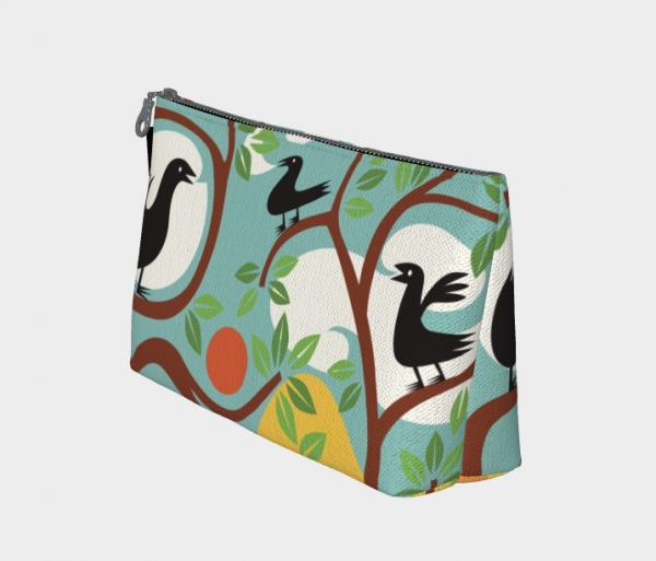 “Three Crows” makeup bag picture
