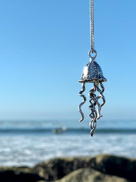 Jellyfish Charm Pendant - Silver picture