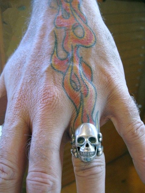 Large Skull and Crossbones Ring - Silver picture