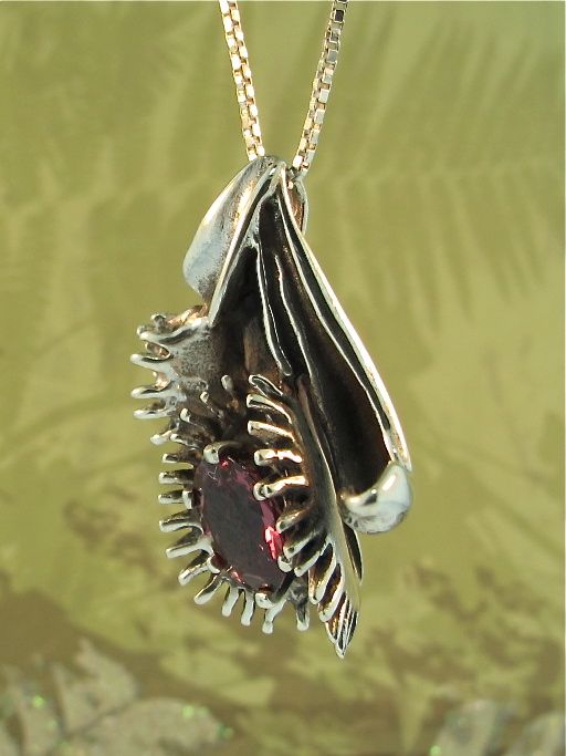 Venus Flytrap Pendant with Gemstone - Silver picture