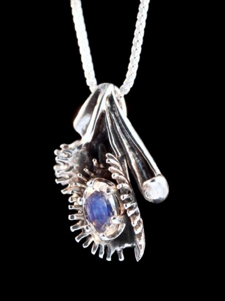 Venus Flytrap Pendant with Gemstone - Silver picture