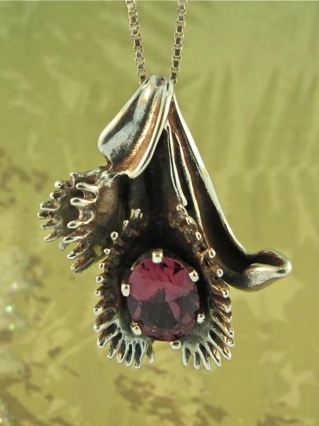 Venus Flytrap Pendant with Gemstone - Silver picture